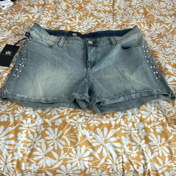 Nwt - Picture 1 of 3